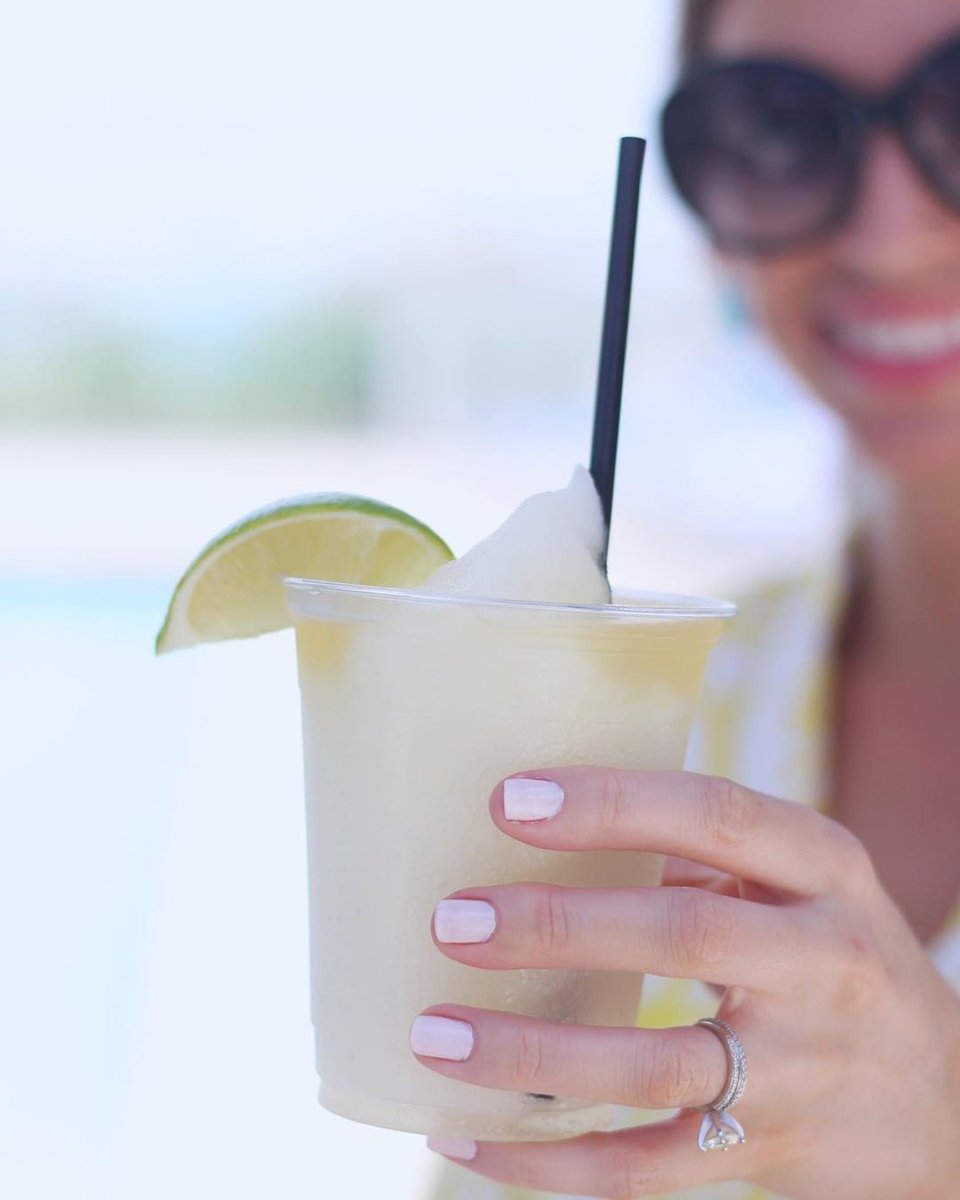 Friday tastes like the handcrafted cocktails from Reflections Pool Bar. (IG/thenewnaples)