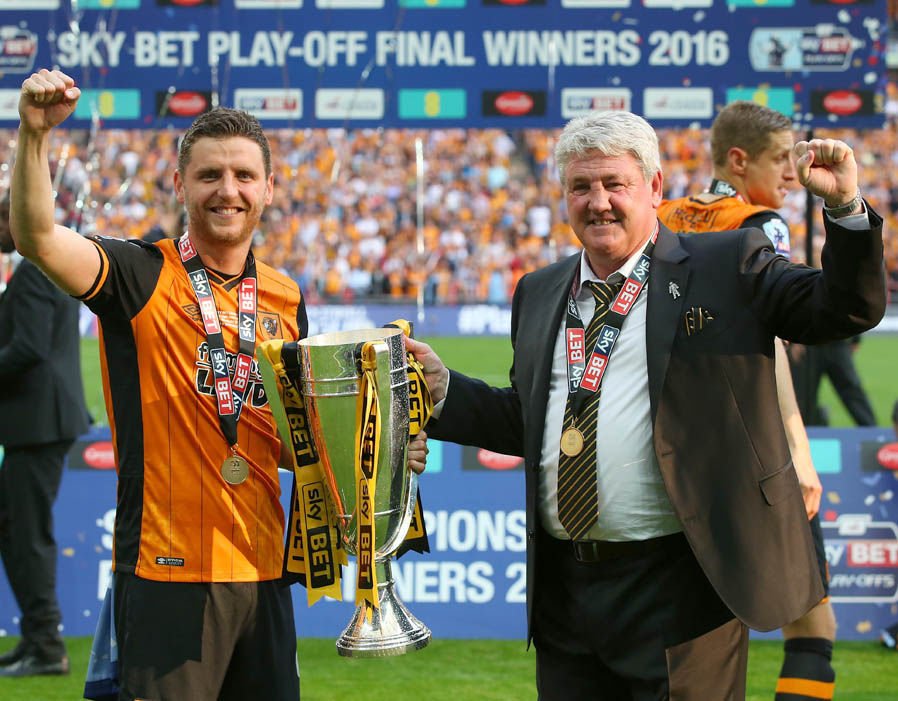 Steve Bruce never played for England (how is that possible!?) but he can look back at a fantastic career. Actually, he was the man to seal Man United's first PL title. He also managed son Alex, also a centre back. The two won promotion to the Premier League with Hull in 2016