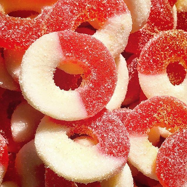 apple_dabs's tweet photo. #TGIF 👏👏👏 Fly #high into this #weekend with a handful of our #CherryGummyRings!! Have a #sweet #frHIGHday fam!! #appledabs #flavors4daze #flavor4daze #ask4apple #cannacandy #edibles #munchies #fridayHIGHday #friYAY 🍒
.
.
.
.
.
.
#californiacannabis #… https://t.co/bsCJD77gaE https://t.co/kk7JV0jZ6K
