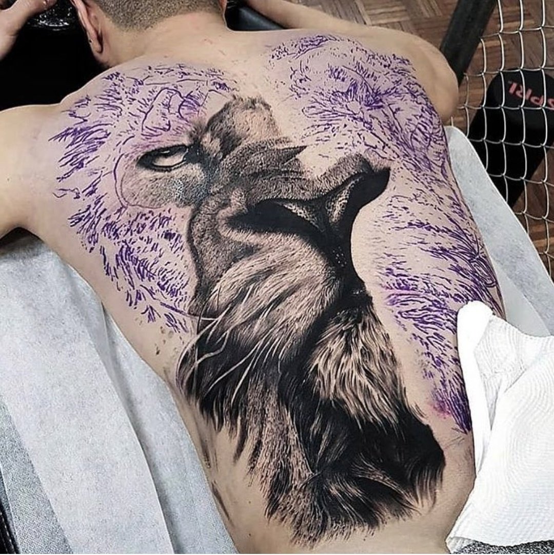 Лев космос тату спина