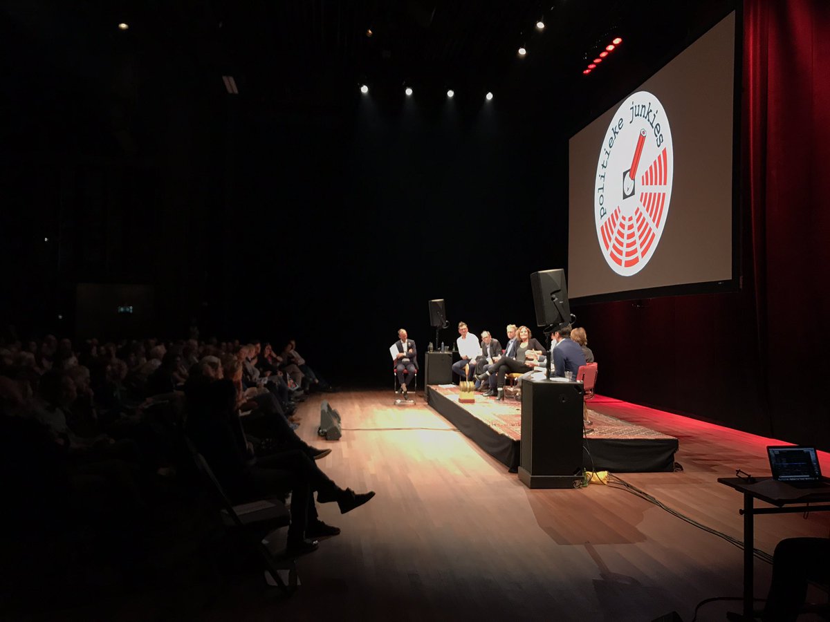 Helemaal ramvol de #Rabozaal  waar de #politiekejunkies hun zwanenzang houden. <a href="/DeBalie/">De Balie</a> @ITAamsterdam