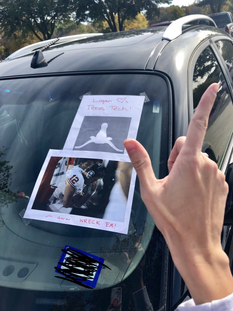 jess_applegate's tweet image. Your car has probably never looked better @logan_green34 👆🏻❤️🖤 #allingoodfun #wreckem #texastech