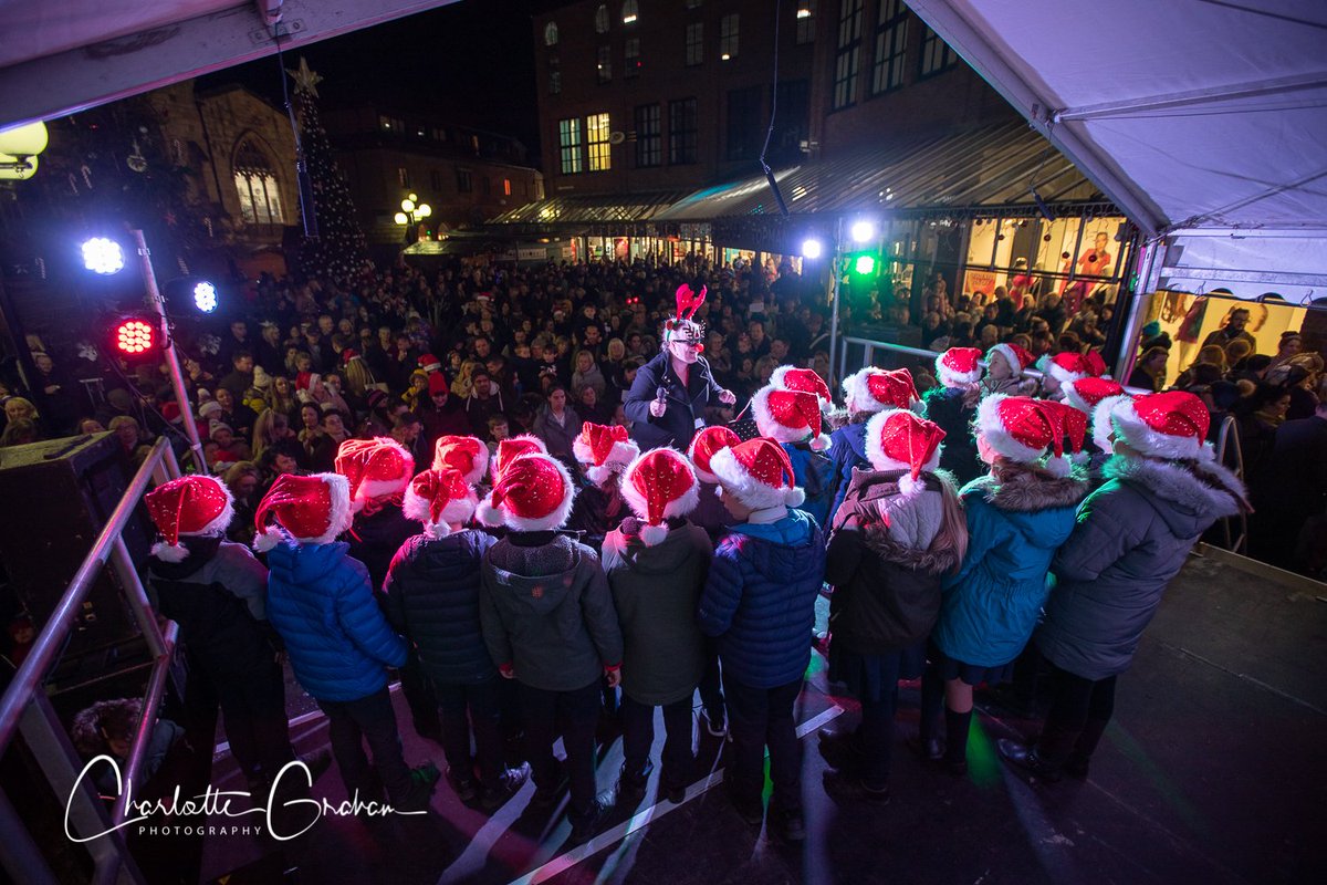 MadCowFudge's tweet image. The #Coppergate #Christmas #Lights #Switch #on, Loads of people and #wonderful #atmosphere well done @PyperYork @BBCYork @snapperjim @pypersam @coppergateyork #York #Christmas2018 #ChristmasCovered #OnlyinYork #Yorkshire #UK @jrtheatre