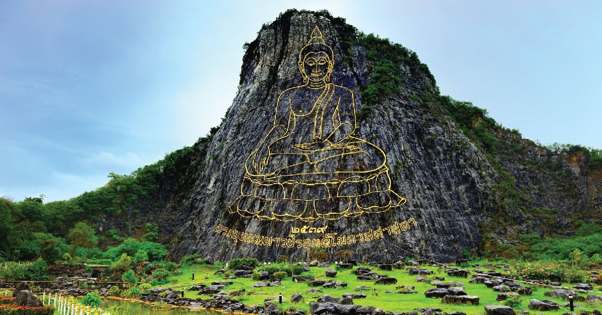 золотой будда паттайя на скале. будда на горе кхао чи чан. золотой будда в паттайе. золотой будда в паттайе. гора золотого будды в паттайе.