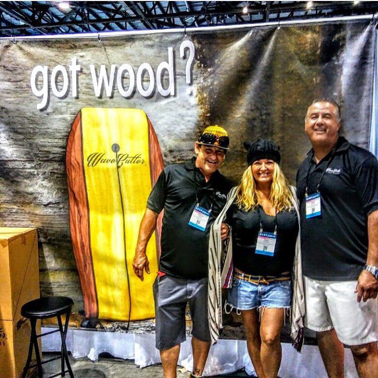 Wave Cutter fam pic #ftw!!
📸🤙🏼😎
#wavecutter #family #fbf #FlashbackFriday #takeusback #surfexpo #wavecutterbooth #floridafun #tgif