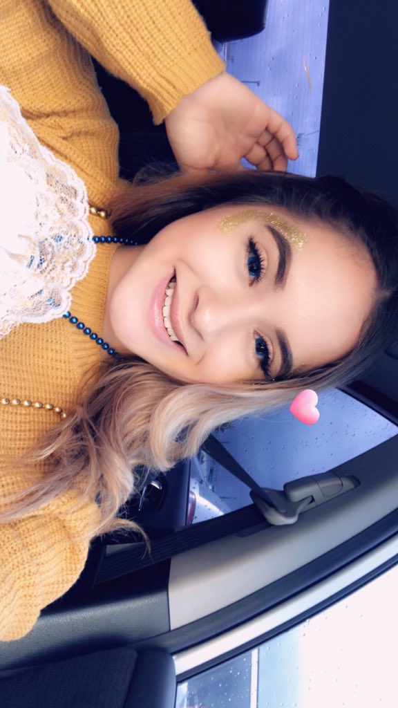 luvvcamilaa01's tweet image. Homecoming 2k18 💙💛#junioryr