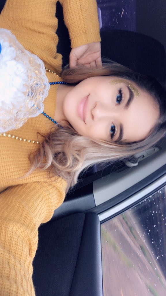 luvvcamilaa01's tweet image. Homecoming 2k18 💙💛#junioryr