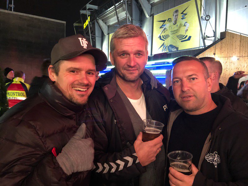 pferdinandsen's tweet image. #skruebrækkerne 💛💙 fanzone 4evigt