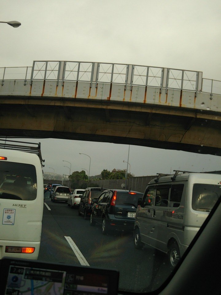 かずすず 横横道路 事故渋滞 間に合わないかも