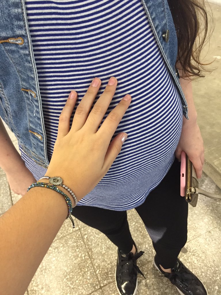 anasofianozato's tweet photo. Pásala si no te embarazas en el 2019 https://t.co/fNiHDYwKao