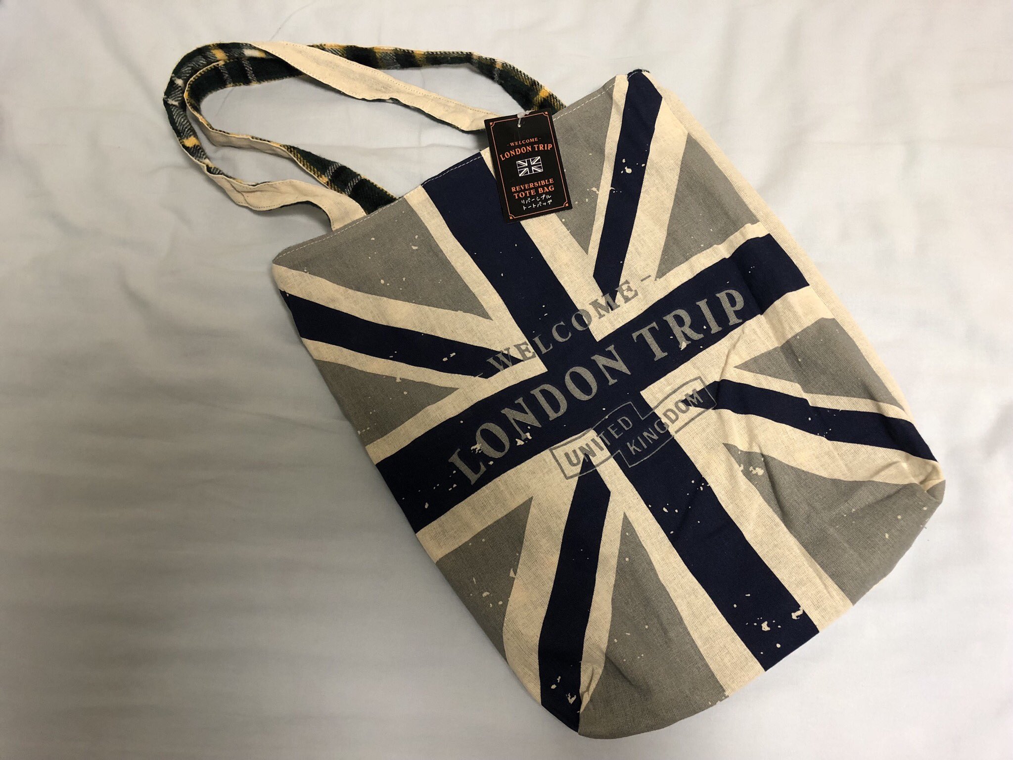 Kazuma 3coinsで見つけた イギリス国旗 のトートバック リバーシブル仕様になってるから その日のコーデや気分で変えられる 3coins スリコ イギリス イギリス国旗 リバーシブル トートバッグ リバーシブルトートバッグ T