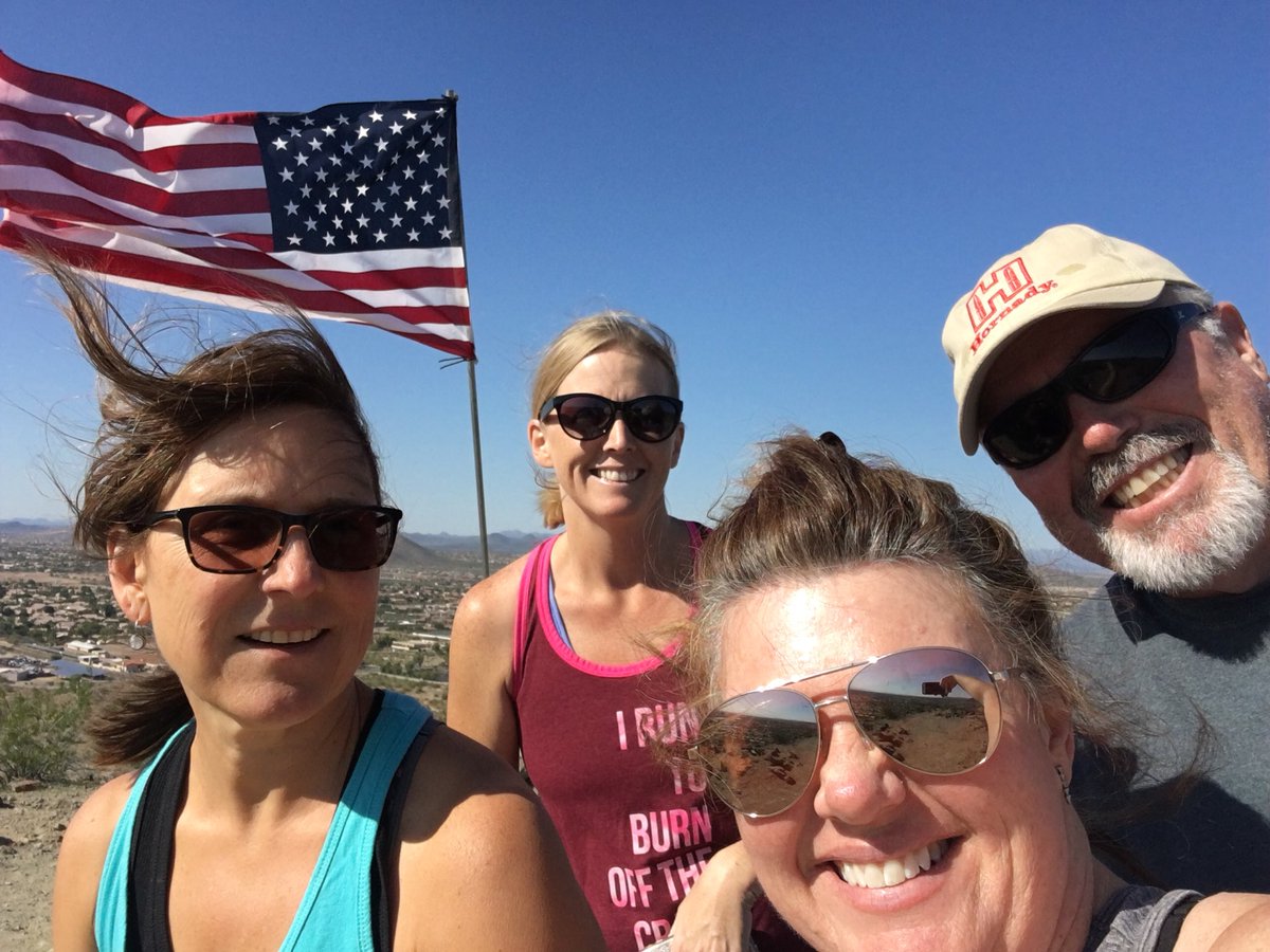 cjsjungle's tweet photo. #staffteambuilding is #strong @PeoriaFlexAcad  today as we continue our honoring of Veterans and get our fitness on! Happy Veteran’s Day / 3-day weekend! #BeONEBePFA  #PeoriaUnifiedPride #VeteransDay2018 https://t.co/shc0yK3yzS