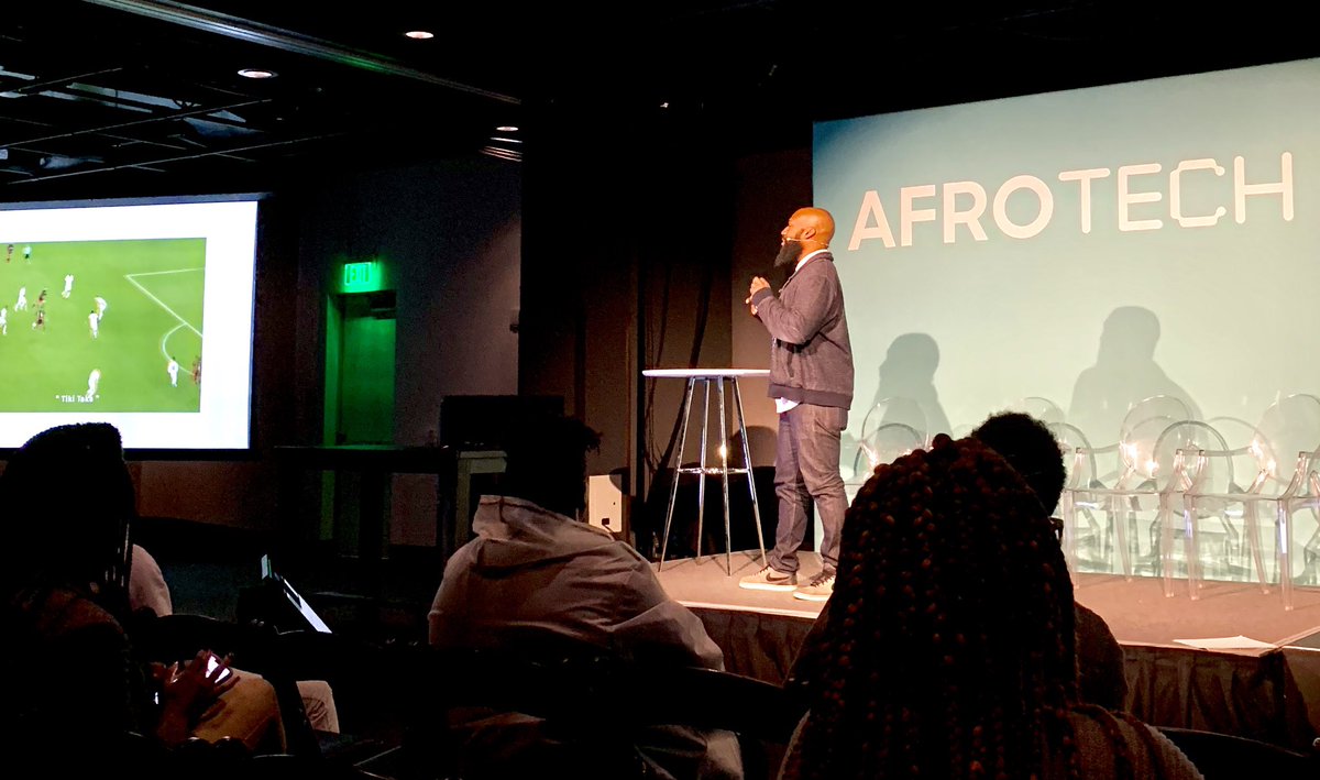 Airbnb design lead <a href="/TheRealSalih/">salih</a> comparing soccer style of “Tiki Taka” to design collaboration - passing is fundamental to successful collaboration #AfroTech #Afrotech2018 <a href="/Airbnb/">Airbnb</a>