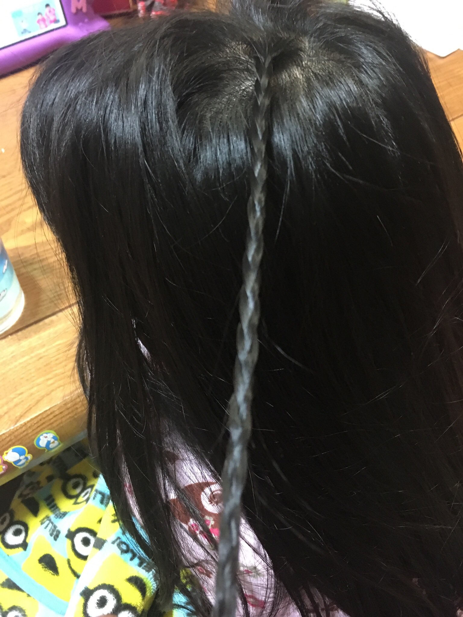 Kwangmi 明日の髪型を相談中 懐かしのヘアカタログを引っ張りだして相談 やはり希望は 全頭ブレイズからブレない娘 キレイな髪 エクステ ないの とかリクエストが増えてくる 三つ編みと毛糸でごまかすか Babyakane 遠野で