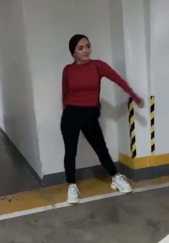 kimberlycxx_'s tweet image. Si con esos tenis enormes son con los que va a hacer el show, va a parecer astronauta "Un pequeño paso para Poché, un gran paso para la humanidad"
JAJAJAJSJAJAJAJ