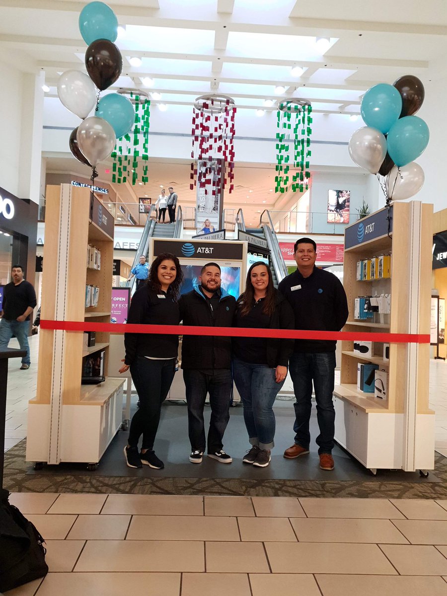 CoachJBrazil's tweet photo. Congrats to the Corpus Christi AT&T Moore Plaza location opening up a holiday pop up in @LaPalmeraMall. Lets continue to #WinAsOne this holiday season! #TMKU X #SamsungCC #Note9SPenPhoto
@Krivs14 @samsungsamiam https://t.co/avgf6cRORF