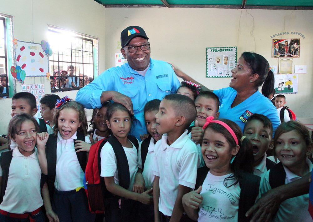 yelitzePSUV_'s tweet photo. Gracias hermano @psuvaristobulo por tomarte un día completo para compartir con el pueblo de Monagas, para nosotros fue maravilloso mostrarte lo que hemos consolidado en materia de educación en el Municipio Maturín. https://t.co/11FEqGXOGy