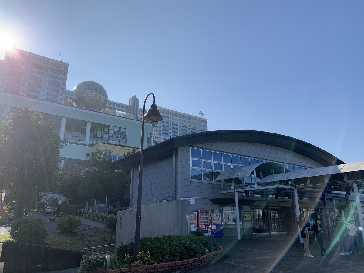 よっくん 機動戦士ガンダムnt スタンプラリー 1カ所目 お台場海浜公園 水上バス待合所 ゾルタン アッカネン このarスタンプラリー 専用のアプリを使いますが 今まではマーカーとなるポスターが画面内に無いとキャラは消えていました が