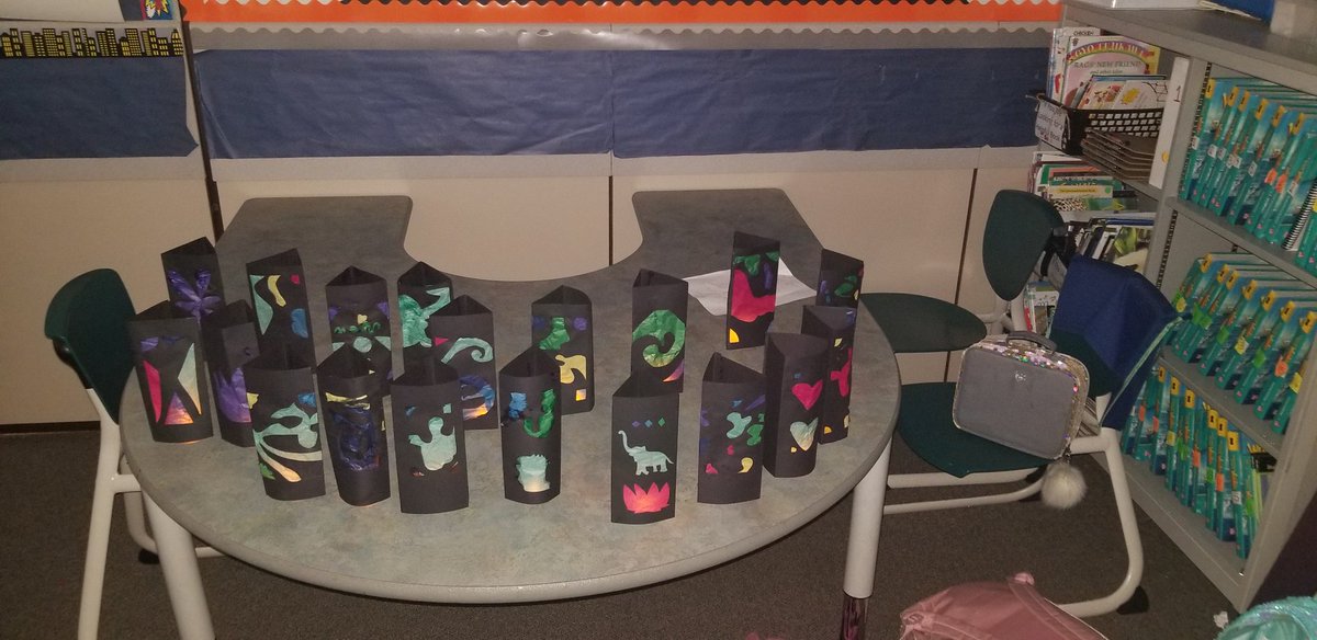 MissSamWilkes's tweet photo. We made paper lanterns to continue our learning about Diwali and ancient India. #HuskyLearning #2ndGrade #Diwali #GlobalCitizens https://t.co/Ixrb9C1UCM