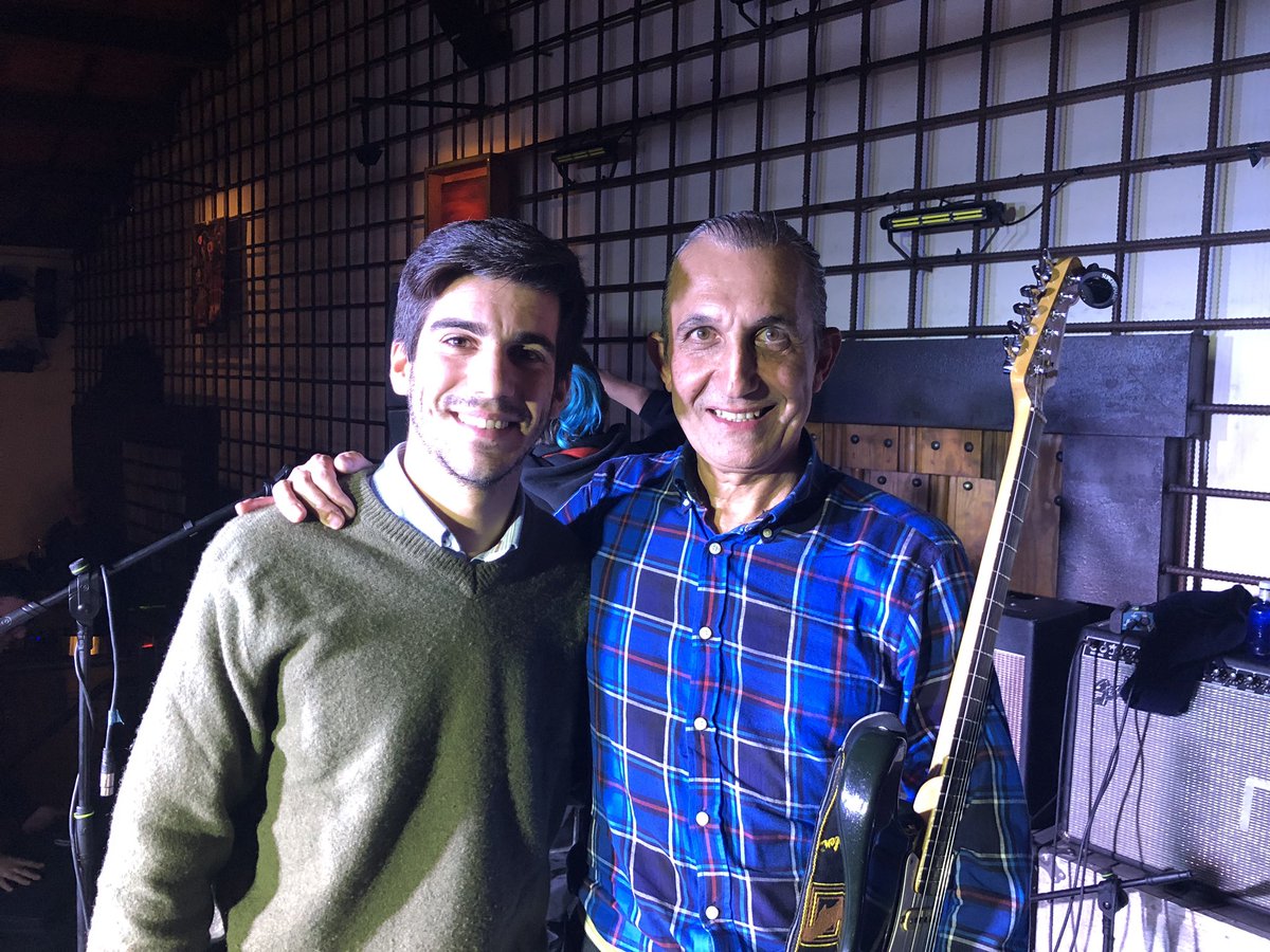 Un placer conocer a Emilio J. López, vocal y guitarrista del grupo #LosElegantes en <a href="/AbadiaTrujillo/">La Abadia (Trujillo)</a> durante los Premios #PopEye <a href="/premiospopeye/">Premios Pop Eye</a>