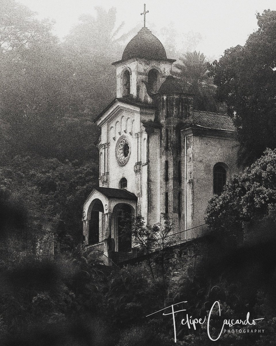 CascardoFelipe's tweet photo. Capela do Colégio Assunção em Santa Teresa, fundada em 1911 pelas religiosas de Assunção.

Vista de casa... desde sempre!
#photography #photographers #canonphotography #ensaios #photoshoot #santateresa #rio #instario #noir #noirphotography #noir_shots #blackandwhite #pretoebranco https://t.co/UXtIWQtPRh