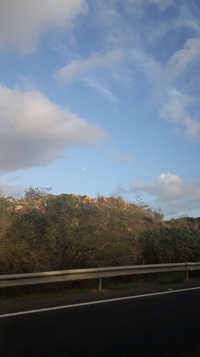 Marita_Mia's tweet photo. ...El cielo y sus mensajes🌈🌞🌧🌥🌓☁️😍❣
📷 #ByMíaSoare #InMallorca #NoFilterNeeded #LookingUp #Rainbow #MoonAtDay #SunIsShining #BetweenTheClouds #Rain #TheBeautyOfNature #LeftMeSpeechless #WhisperingWishes #Shhh https://t.co/Ce845iOJGc