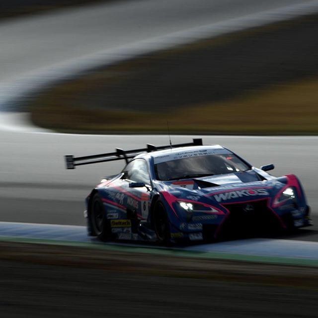 pon_2's tweet photo. SuperGT Round8 Motegi
予選はQ1を10位で終了し、明日の決勝も10番手からのスタートです。
#supergt
#supergt2018
#lexus #wakos #teamlemans #lc500
#maedashell #maedagiken #mikasaseisakusyo
#owltech #lhg
#kazuyaoshima
#felixrosenqvist
#juichiwakisaka https://t.co/5cdcPAvnFo https://t.co/TLD123RSDJ