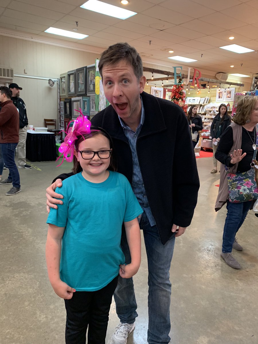 nanacelooper's tweet photo. Hayden Grace and McKenzie with @RadioLunchbox 
Thank you @RadioLunchbox you made their day!! https://t.co/XfJ5l0YhyT