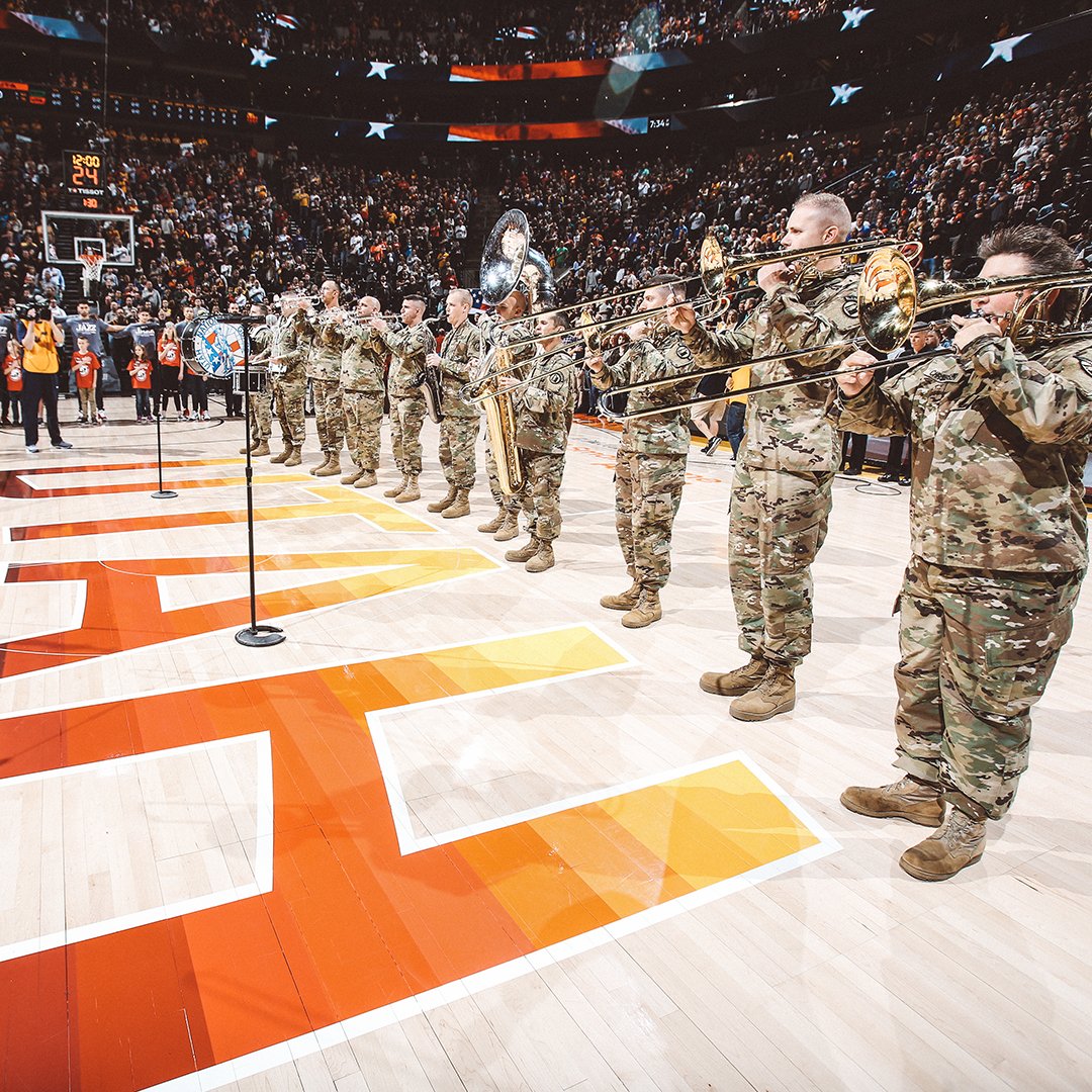 utahjazz's tweet image. ❤️⚪️💙

#HoopsForTroops | @NBACares