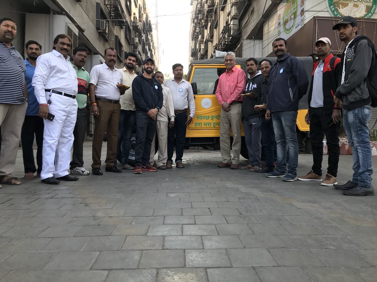 sardesairajdeep's tweet image. With Indore’s highly committed Swach Bharat  warriors, safai karmachari unions, NGOs, private groups all working in tandem.. need to bring them to delhi and mumbai too! What Indore does today, India must do tomorrow!