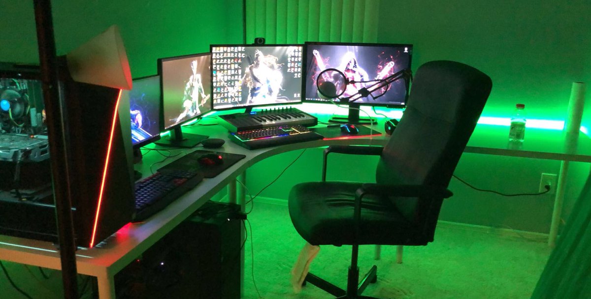 BryceUp's tweet image. Just spent around 4 hours setting up a fire office for streams. Here’s some pics ❤️