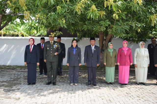 humasGrobogan's tweet photo. Selamat Hari Pahlawan... Semangat dan keikhlasanmu berbhakti pd pertiwi senantiasa jadi tauladan kami dalam membangun negeri...@SumarniGrobogan @Moh_Sumarsono
#pahlawan #haripahlawan #groboganHebat #HumasGrobogan https://t.co/tybP2eDKfF