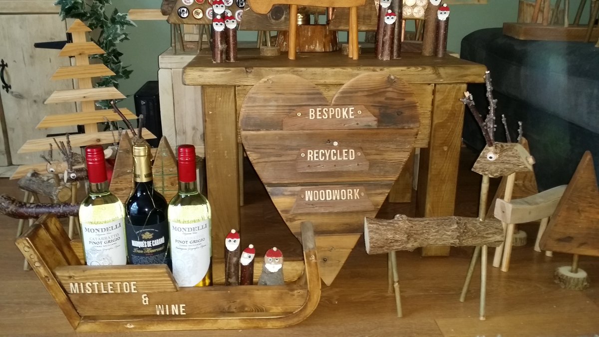 uraplank's tweet photo. Ready for the #Xmas fair @ #BishopsStortford Rugby club on the 11th November #bespoke #recycled #woodwork https://t.co/Tu6FH4PlfS