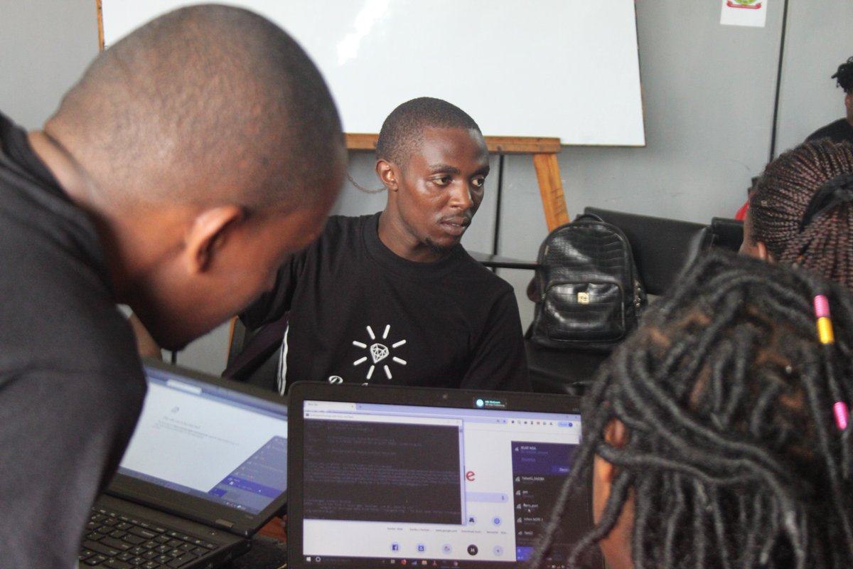 railsgirls_msa's tweet image. From #Railsfeelsright Coaching other beginners today. #3 Coach @Ndegwa_JM #RailsGirlsMsa #CodingGems