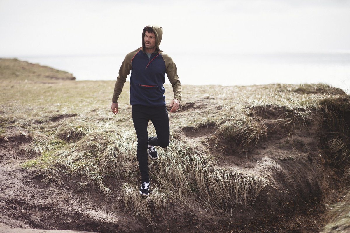 Weekend adventures... Where are you guys heading?

Keep those light showers at bay with the shower-resistant Rupe hoodie.

#animaluk 
#howweride