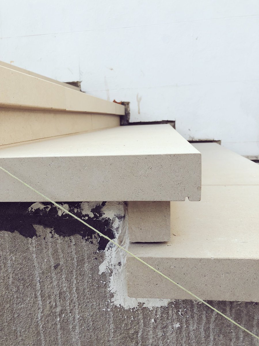 ButterWakefield's tweet photo. Breathtakingly beautiful Portland Stone from @CEDNaturalStone @Giles_At_CED exquisitely installed by @GavBarrett @TheOutdoorRoom1  @Doddster1970 THANK YOU TEAM! ##happydays #landscapeperfection #gardendesign https://t.co/dHhEL88MV9