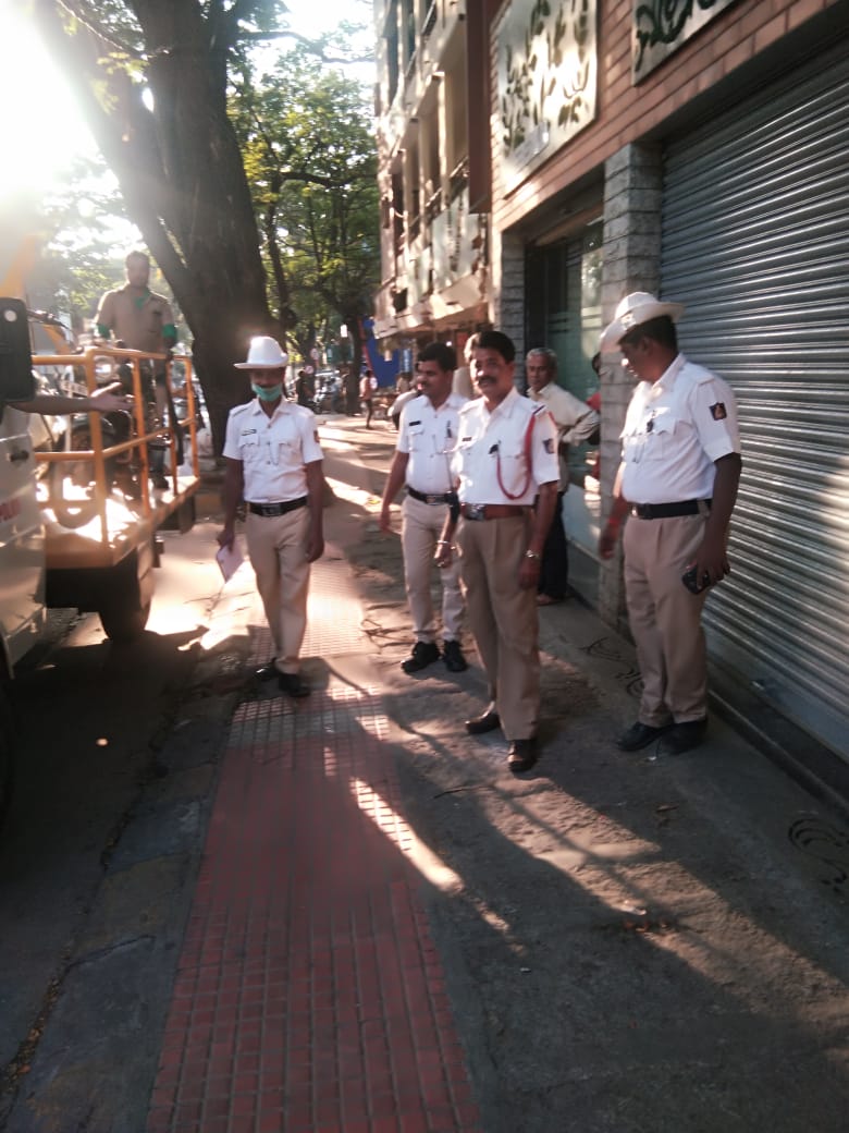 vvpuramtrfps's tweet photo. #cleanfootpath Today cleared footpath encroachment on 5th Main Chamrajpet, near Vijayavani office. @blrcitytraffic @BlrCityPolice https://t.co/IMMzJc4R4v