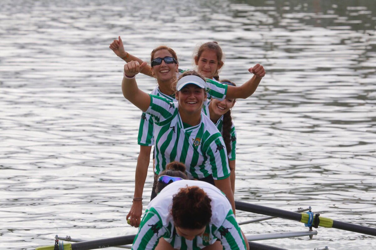 RealBetis's tweet photo. 🚣 #52SevillaBetis | ¡Espectacular victoria bética, que recupera el cetro de la regata femenina! 👩💚👏🏼

#RegataSevillaBetis https://t.co/Cx0hOoEwKV