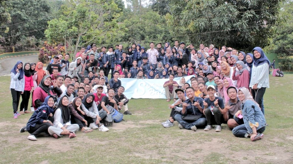 eggrolI_'s tweet photo. "Pertemuan pertama kita adalah TEMAN, pertemuan kedua dan seterusnya kita adalah KELUARGA"
#MANCAK #makrab #ilkom #silaturahmi #bakti #himakom #unsera #keluarga #komunikasi #receh https://t.co/MkWo8Uxb60