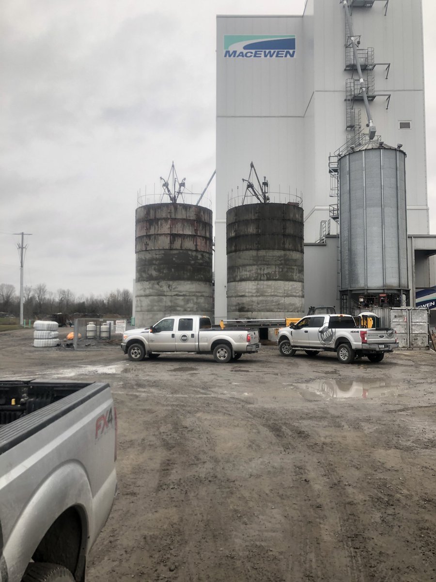 gingerich_joel's tweet photo. Good to back at McEwan Ag in Maxville! Apparently it’s been 22 years since the last time I was here. Two 20’x100’with steel hoppers on the rise https://t.co/jH5aSR7Ub3