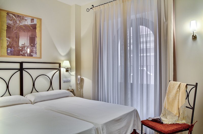 hotelmurillosev's tweet photo. Los apartamentos Murillo ofrecen a los visitantes una opción perfecta para alojarse en el centro de Sevilla en unas estancias amplias, llenas de luz y totalmente equipadas con todo lo necesario para preocuparse solo de disfrutar de la experiencia.
https://t.co/TumDjyrnaP https://t.co/ifM9e6KyHW
