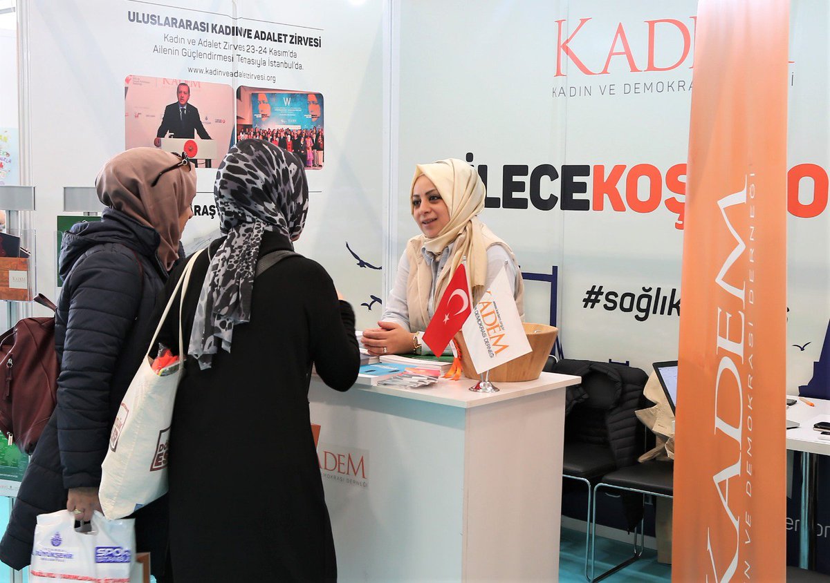 #SağlıkİçinKoş temasıyla düzenlenen Vodafone 40. İstanbul Maratonu öncesi düzenlenen Maraton ve Spor Fuarı'nda son gün. Standımıza sizleri de bekliyoruz. #AileceKoşuyoruz