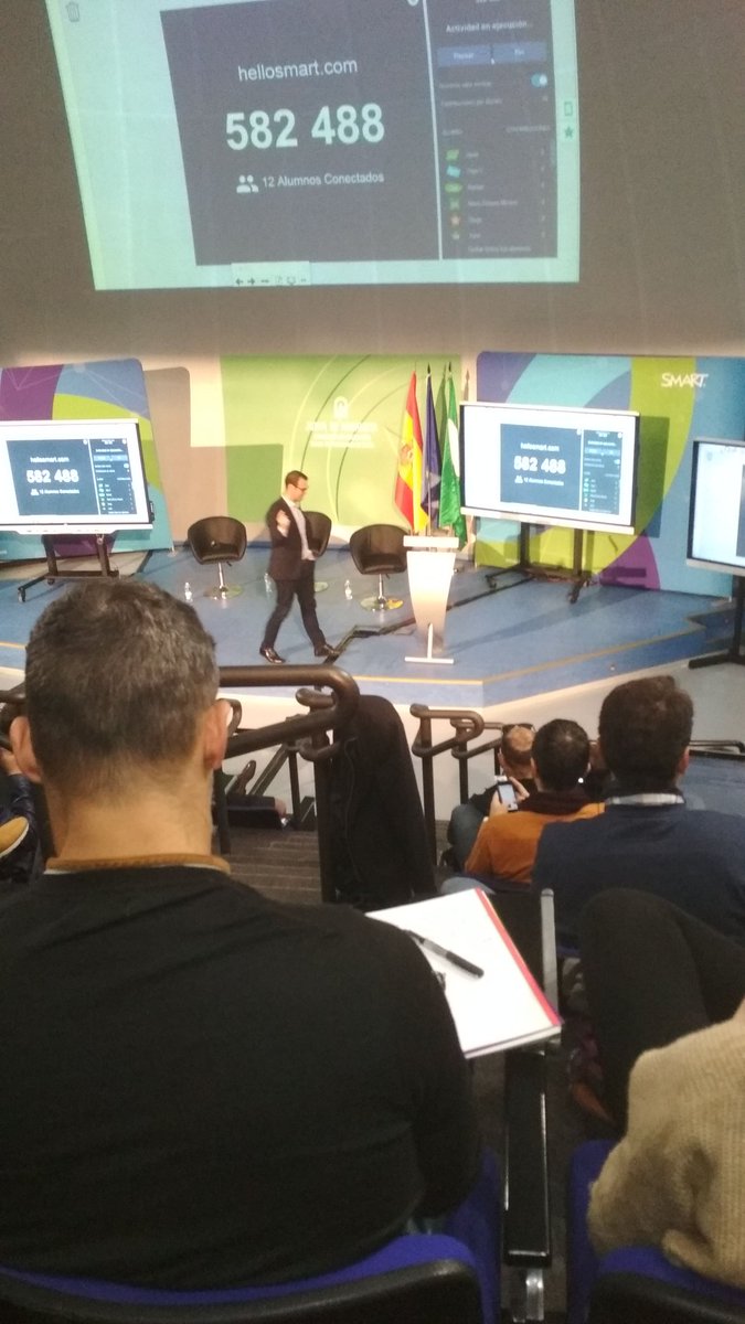 webvcentenario's tweet photo. El IES VCentenatio en el impresionante despliegue de SMART en el contexto #ProdiG https://t.co/M51XHRmTQB