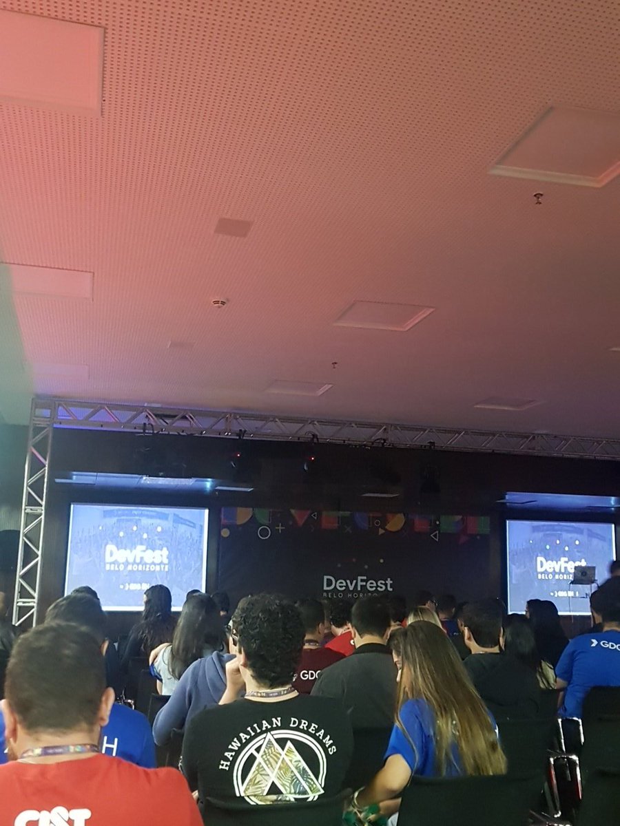 marcelowenderr's tweet photo. Primeira palestra com @asrivas_dev
#devfestbh18 https://t.co/355BLOojFg