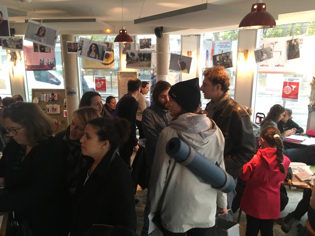 LeBarCommun's tweet photo. De la vie de quartier, de l'entraide, de l'amitié, du bon café...
Un samedi matin au #BarCommun, quoi. 

(Avec de l'aide administrative, de l'accompagnement scolaire...) https://t.co/YPK6QsmLDM