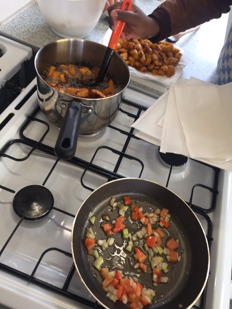 Our international girls are cooking up a feast for their guests today!! #welovecooking #internationalfood  #polishfood #chinesefood #ivorycoastcooking #mexicancooking #japanesecooking @Mayfieldgirls @UKBSA @UKboarding @Foodafactoflife @FoodTCentre