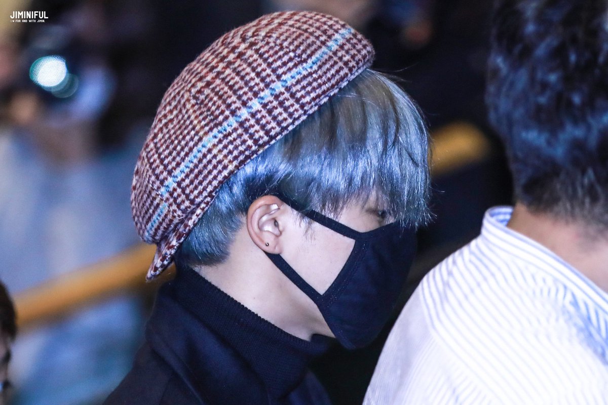jkkm_13's tweet photo. THE DUALITY OF JIMIN'S HAIR ㅎㅎㅎ https://t.co/ExpuEVz3My