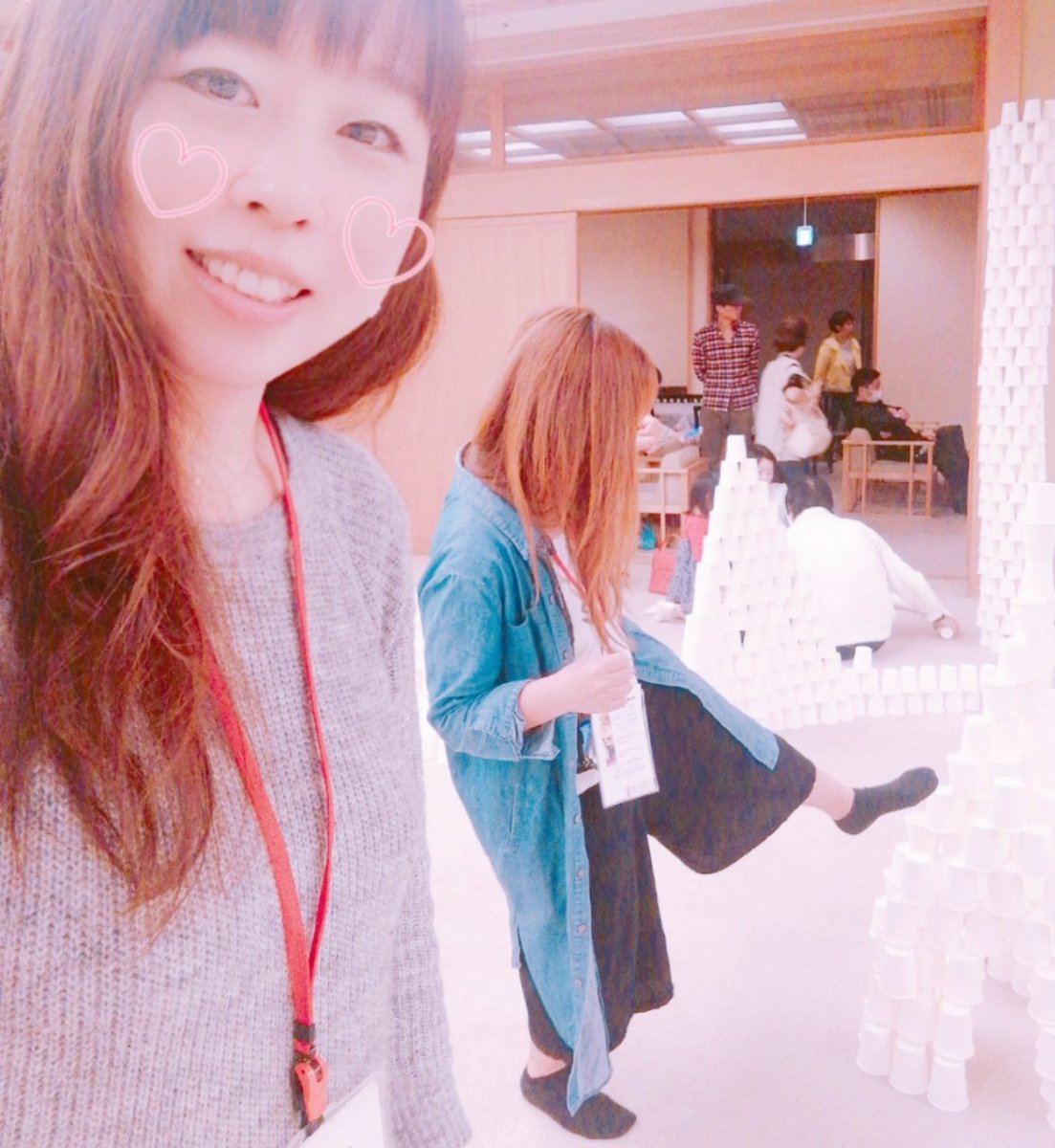 chizuchama's tweet photo. 煩悩108個の紙コップタワーを積んで、煩悩を手放す✨紙コップのインスタレーションアート😗いずみちゃんとツインタワー建築😍みんなで世界平和を祈る一期一会のアート🌎#寺女子 #寺ガール #週末寺ガール #JYBA #SDGs #仏教 #禅寺 #世界平和 #インスタレーション #總持寺 #アート #願い #祈り #一期一会 https://t.co/tUUSdzQC0U