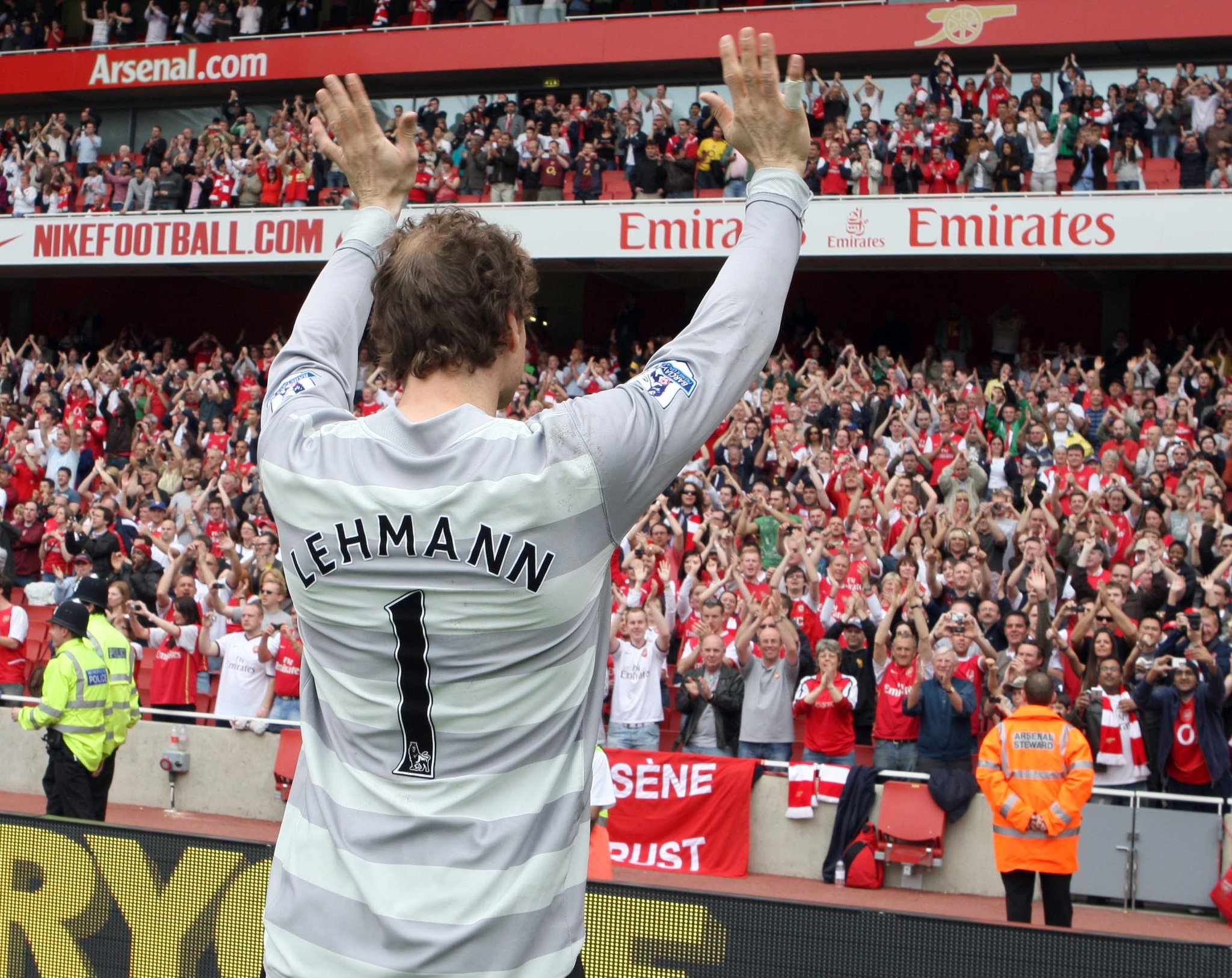 Dakika 853 bila kuruhusu bao 
Mechi 9 mfululizo bila kuruhusu bao

Happy birthday Legend Jens Lehmann 