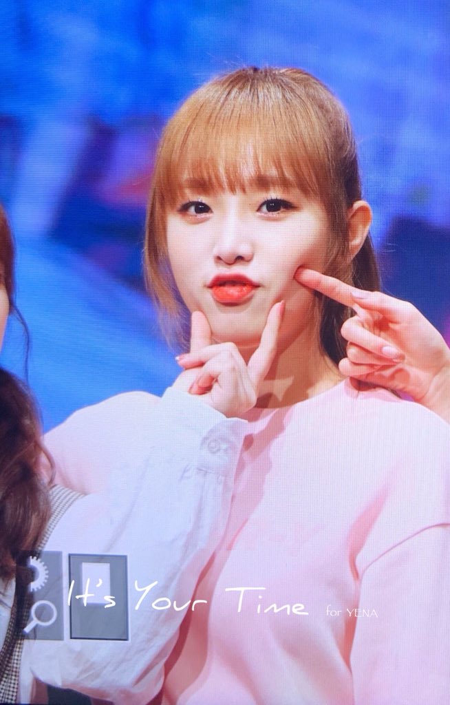 itsyourtime_yn's tweet photo. 181110 신촌팬싸 프리뷰

#아이즈원 #IZONE #최예나 #ChoiYena #チェイェナ
@official_izone https://t.co/mG9eae7HbQ